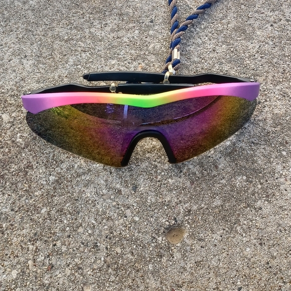 Kids 90s rainbow sports sunglasses - Picture 2 of 13